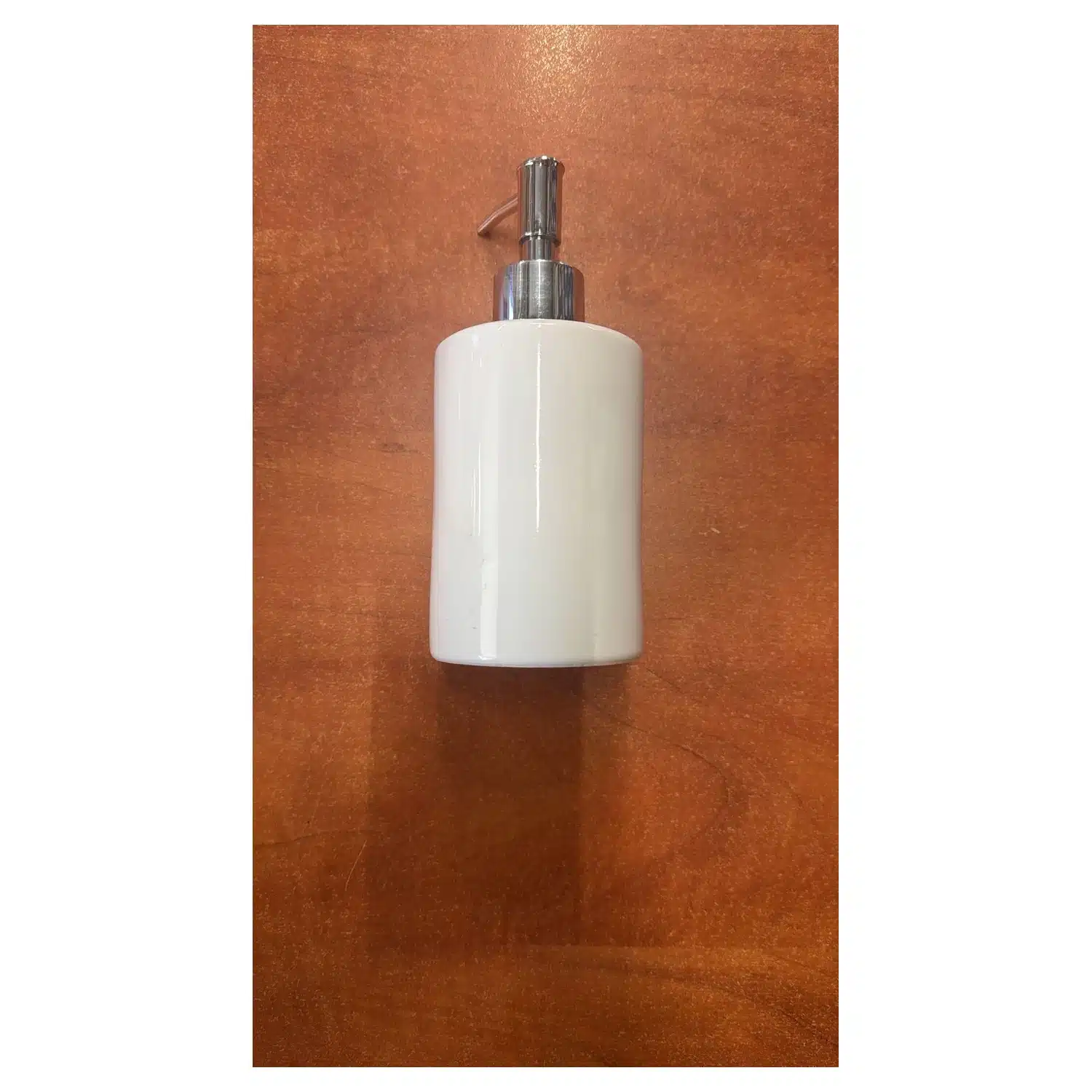 3162459000134 Distributeur de savon en céramique blanche avec pompe inox – Image 1